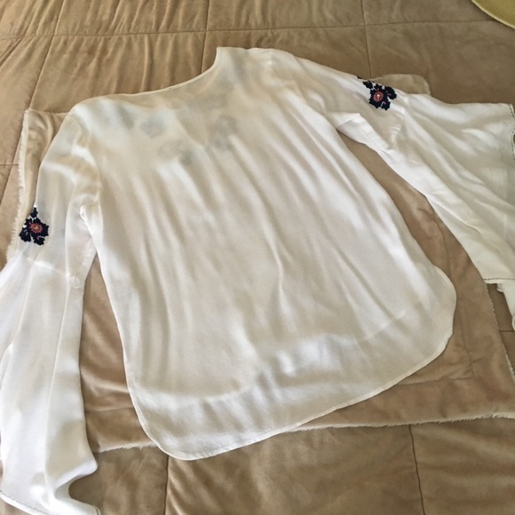 NWOT white bell sleeve boho blouse w/floral trim - Picture 6 of 6